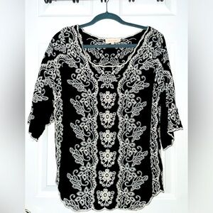 Solitare Boho Black & White Floral Embroidered Scoop Neck Top, Large